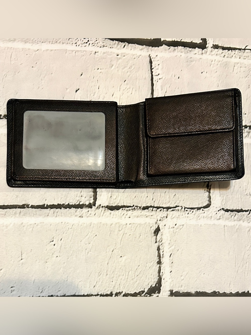 Louis Vuitton Black Taiga Textured Leather Men’s Wallet. Multiple sections- VGUC - Picture 6 of 15